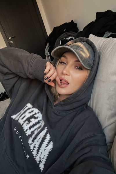 Пример нейрофотосессии по промпту № 14865