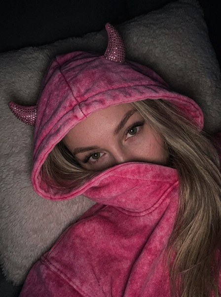 Пример нейрофотосессии по промпту № 13310