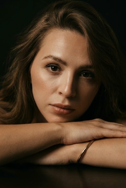 Пример нейрофотосессии по промпту № 8008