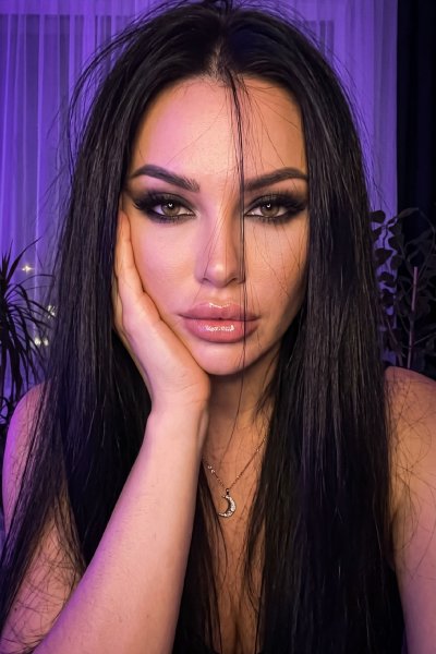 Пример нейрофотосессии по промпту № 15402