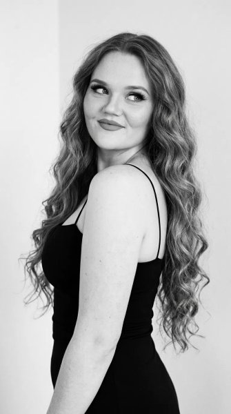 Пример нейрофотосессии по промпту № 14212