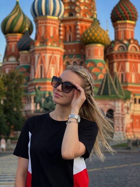 Пример нейрофотосессии по промпту № 2674