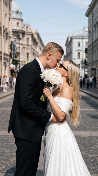 Крупный портретный кадр: Детальный промт — промт для свадебной фотосессии