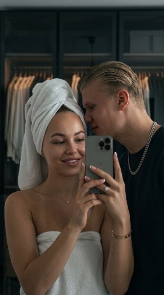 Пример нейрофотосессии по промпту № 15536