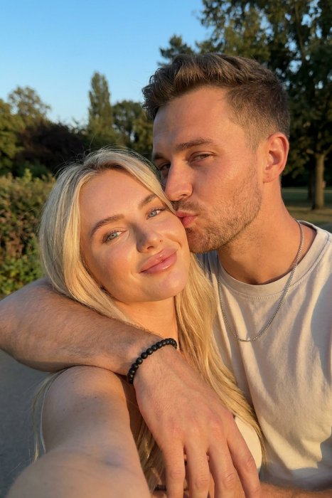 Пример нейрофотосессии по промпту № 16357